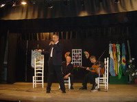 Jos Antonio Garca, recitando un poema en alusin al Da de Andaluca