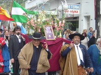 Los gauchos jujeos participando del traslado de la imagen de la Blanca Paloma
