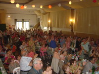 El público en el salón del CeCABA ovacionando la espectacular actuación del cantaor flamenco Ariel Zamora